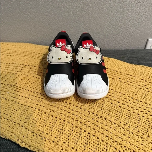 Adidas Kids Hello Kitty Black and White Shoes - Picture 1 of 4